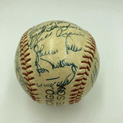 1957. Chicago White Sox tim potpisao je autogramirani bejzbol sa Nellie Fox - autogramiranim bejzbolama